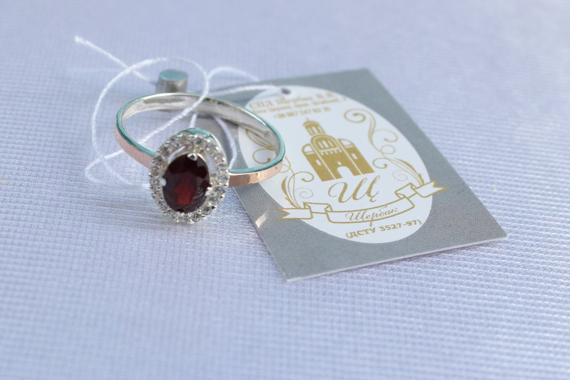 Anillo con Granate y circonitas
