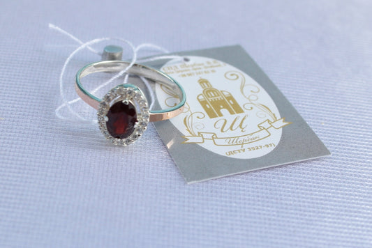 Anillo con Granate y circonitas