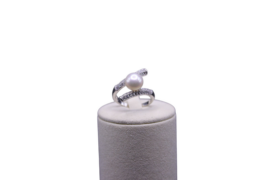 Anillo de plata con perla