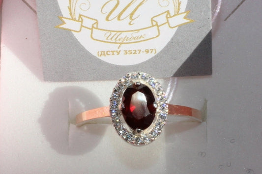 Anillo con Granate y circonitas
